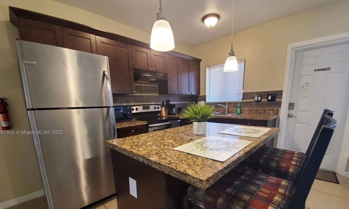 Parkside Apartment | 1 Bedroom Apartment 437848 by Houzlet
