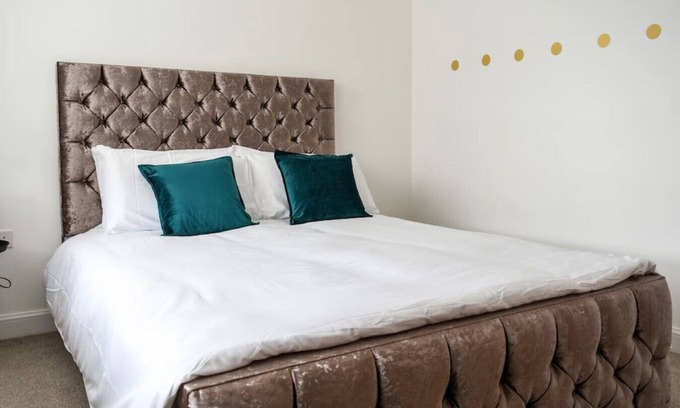 Warwick Apartment | 1 Bedroom Apt Leamington Spa Hosted By Golden Key