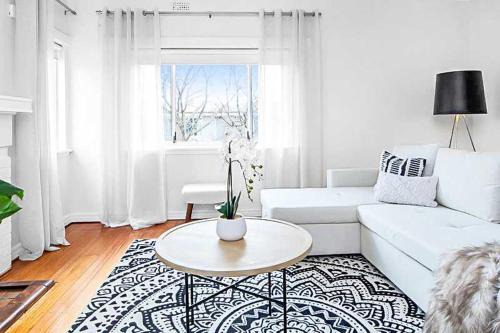 Dianella Apartment | 1 Bedroom Art Deco Apt With Study