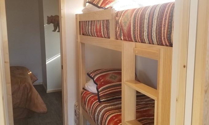 Mammoth Lakes Cabin | 1-bedroom cabin just 9 minutes to Mammoth Mountain