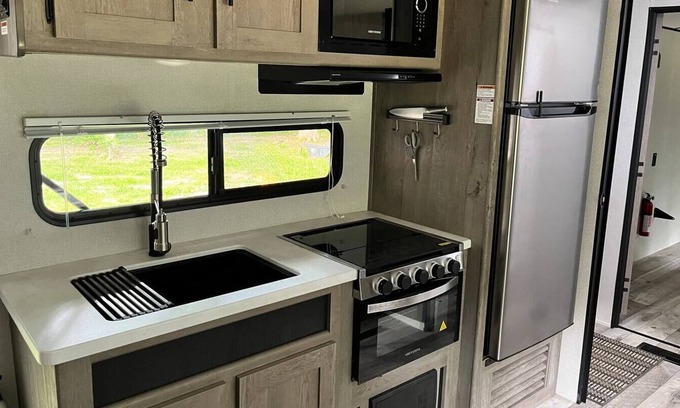 Johnstown House | 1 bedroom camper 1 mile from intel build site