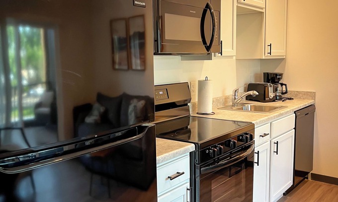 Hayden Condo | 1-bedroom Condo only 25 mins to Steamboat and 5 mins from Airport
