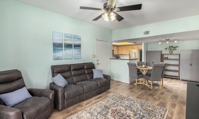 Glendale Condo | 1 Bedroom Condo, Sparkling Pool, Fitness Center, Pets Welcome