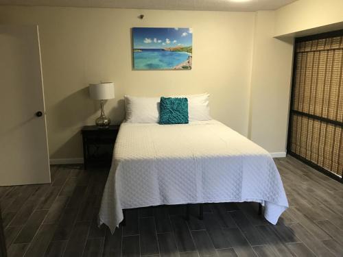 Downtown Honolulu Apartment | 1 Bedroom Downtown Partial Ocean View with Free Standard Parking