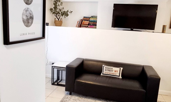 Gravesend Apartment | 1 Bedroom Flat 2 Min Walk to Station & Town Centre