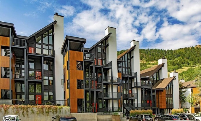 Aspen Condo | 1 Bedroom for 4 w Parking in the CORE of Downtown Aspen