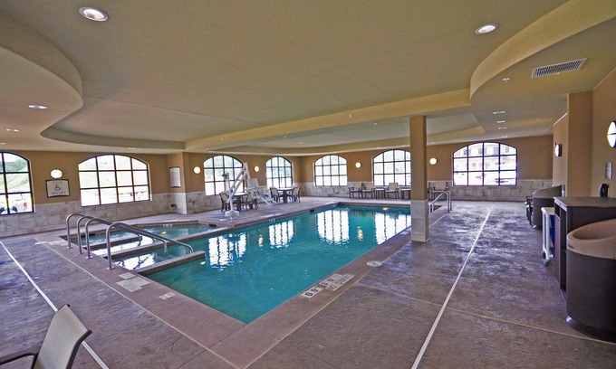 Altoona Condo | 1 Bedroom | Free Breakfast, Indoor Pool + Hot Tub