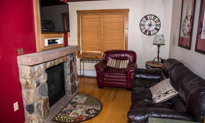 River Run Condo | 1 Bedroom Gem! Many upgrades-Top Floor with vaulted ceilings. Extra Murphy Bed