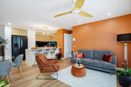 Burleigh Heads Apartment | 1 Bedroom Gem with Aircon Stroll to Beach
