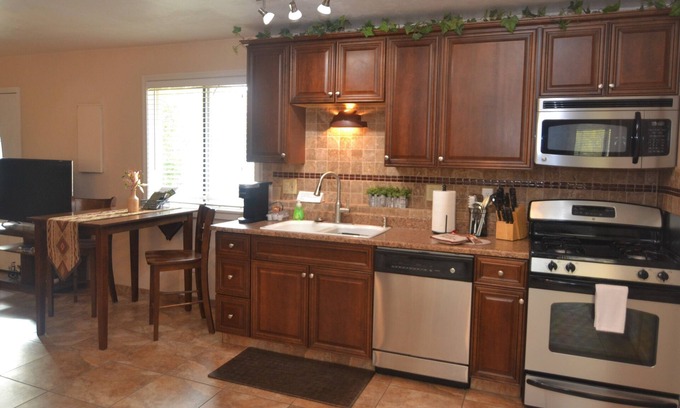 Pusch Ridge Estates House | 1 bedroom guest home in Oro Valley! Mountain views, hot tub. Private entry!