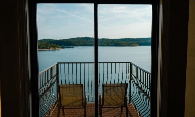 Ridgedale House | 1 bedroom Lake view Villa - Unit 202