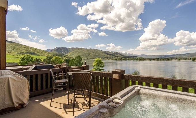 Ogden Condo | 1 Bedroom Luxury Condo in Huntsville, Utah - Snowbasin Lodging LS63A