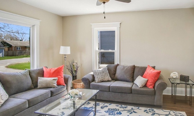 Lake Bluff Apartment | 1 Bedroom Naval Family Oasis