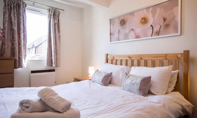 Newbury Apartment | 1 bedroom, self check-in, central and quiet apartment up to 3 in Newbury