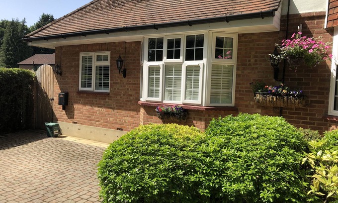 Runnymede Apartment | 1 bedroom self-contained Annex/apartment near West Byfleet Station