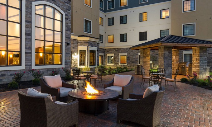 Folsom Condo | 1 Bedroom Suite | WFH-friendly + Pool + BBQ Grills