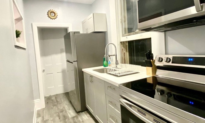 Barrie Apartment | 1 Bedroom Unit in Victorian Home in Barrie
