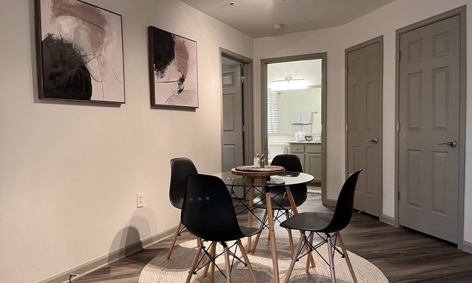 Dunwoody Apartment | 1 Bedroom Unit With Great Lighting