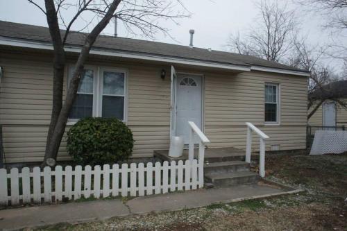Lawton House | 1 bedroom with a fireplace close to base