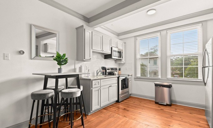 Highlands - Perkins Apartment | 1 Blck from LSU N Gates| 1BR,1BA| Bowlers Special!