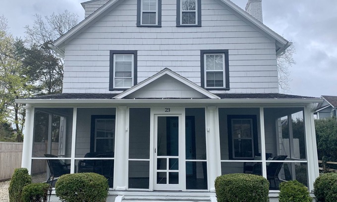 Madison Center House | 1 Block from Water - Welcoming 4 Bedroom Home