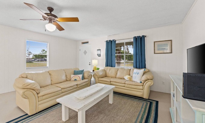 Laguna Beach House | 1 Block to Beach Sleeps 7 Pet Friendly Laguana Beach