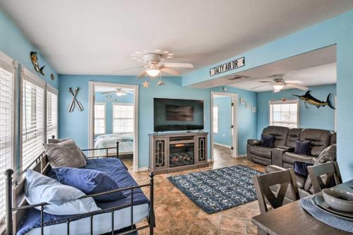 Surfside Beach House | 1 Block to Surfside Beach Home with Deck!