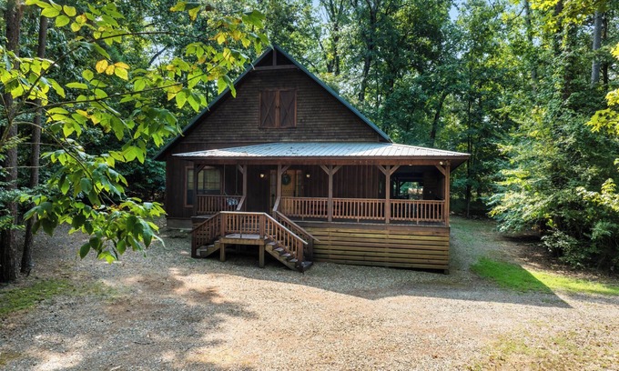 Broken Bow Apartment | 1 Br - 1 Ba - Sleeper Sofa - Sleeps 4 - Hot Tub