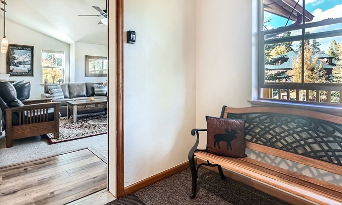 Frisco House | 1 BR Condo with vaulted ceilings walk to Frisco Main St