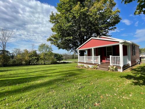 Penfield House | 1 Br Cottage Convenient Location