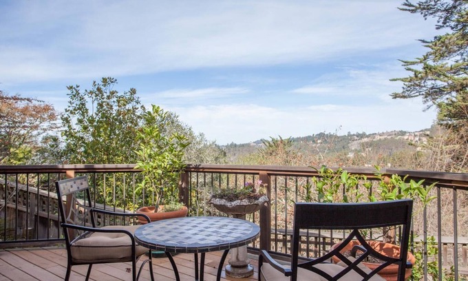 Montclair Apartment | 1-BR Hill-Top Retreat Entire Flat Nr UC Berkeley in Premium Woodsy Area