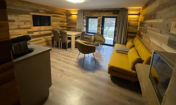 Rochesson House | (1) Chalet des Cèpes, Jacuzzi (private) & Swimming pool