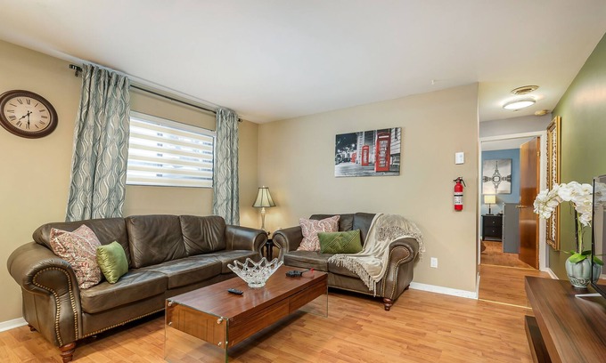Ahuntsic-Cartierville Apartment | 1 - CHIC DESIGNER LOVELY BEAUTIFUL COZY FLAT 1BDR