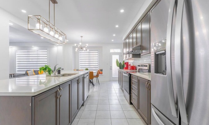 Caledon House | 1 Cozy & Spacious New home in Caledon, 4 bedrooms, accommodates 12 people