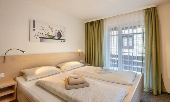 Hoechenschwand Apartment | 1 Ferienwohnung Sonnenblume, 38qm mit 1 Schlafzimmer für max. 3 Personen