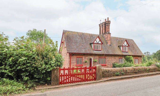 Tarporley Cottage | 1 FOUNTAIN COTTAGES, pet friendly, with open fire in Tarporley