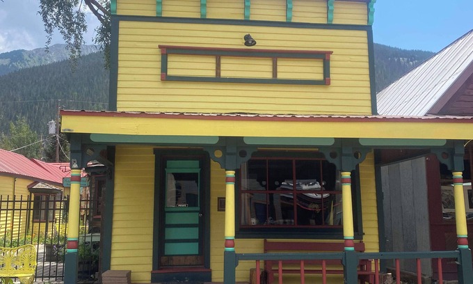 Silverton House | #1 Guest House 2Bd 2 Bath Pet Friendly Across from Spa