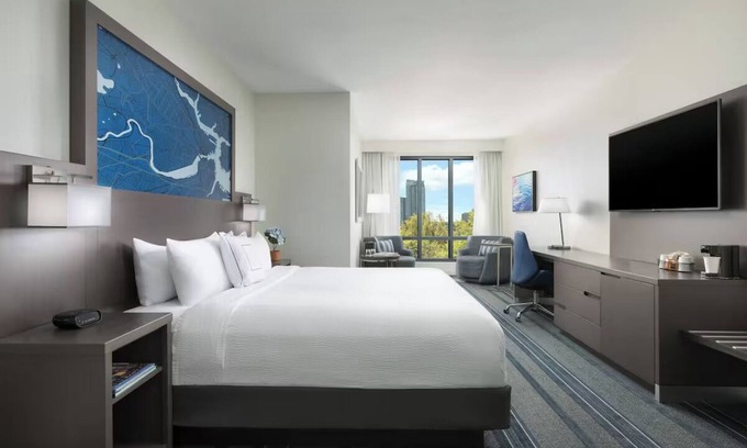 Cambridgeport Hotel | 1 King at Courtyard Boston Cambridge - Walk to Cafes, Parks & Transit