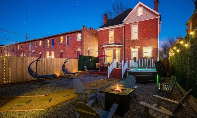 Weinland Park House | #1 Location ~ Hot Tub ~ Game Room ~ 5 King Beds!