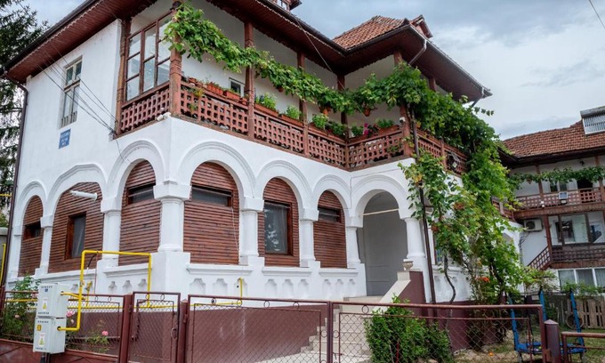 Calimanesti House | 1 Mai