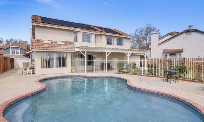 Palmdale House | < 1 Mi to Antelope Valley Mall: Spacious Retreat!