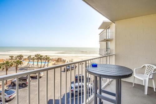 Bostwick Park Apartment | 1 Mi to Boardwalk Oceanfront Daytona Beach Condo