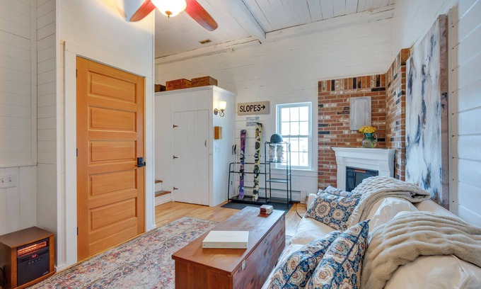 North Conway Apartment | 1 Mi to Cranmore Mountain: Charming Conway Apt!