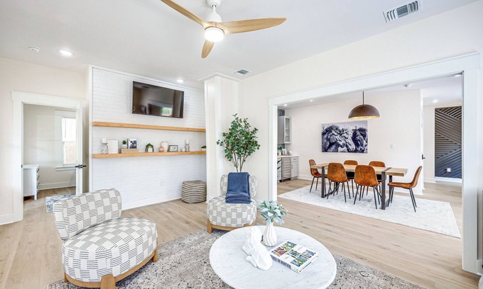 Arsenal House | 1 Mi to Dtwn: Family Home in San Antonio!