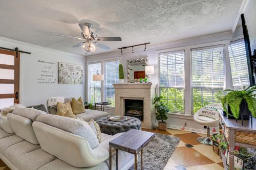 Brenham House | 1 Mi to Dtwn Family-Friendly Brenham Bungalow!
