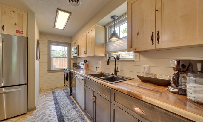 Clarkdale Cottage | < 1 Mi to Dtwn: Home w/Deck in Clarkdale!