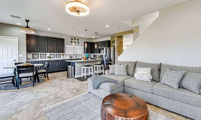 Chandler House | 1 Mi to Dtwn: Modern Family Home in Chandler
