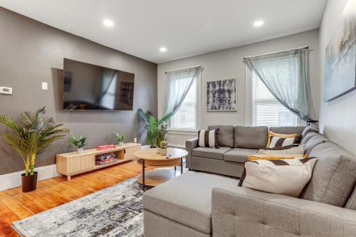 Federal Hill Apartment | 1 Mi to Dtwn Pet-Friendly Providence Apt with Yard