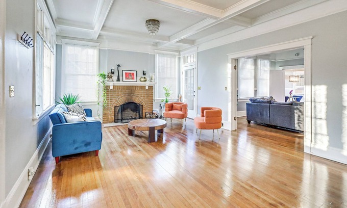 Macon Cottage | 1 Mi to Dtwn: Pet-friendly Macon Home w/Yard