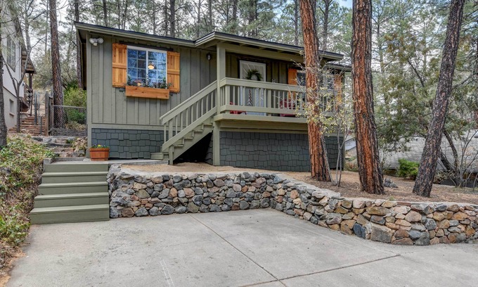 Mountain Club Cabin | 1 Mi to Dtwn Prescott: Quiet Cabin in the Pines!
